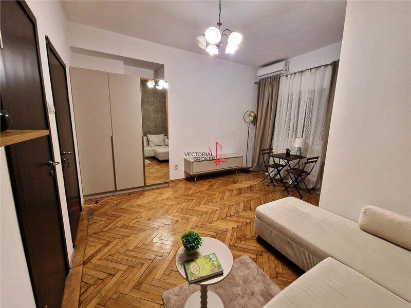 Universitate, Maria Rosetti, garsoniera ultracentrala locuinta sau salon.