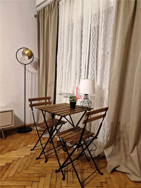 Universitate, Maria Rosetti, garsoniera ultracentrala locuinta sau salon.