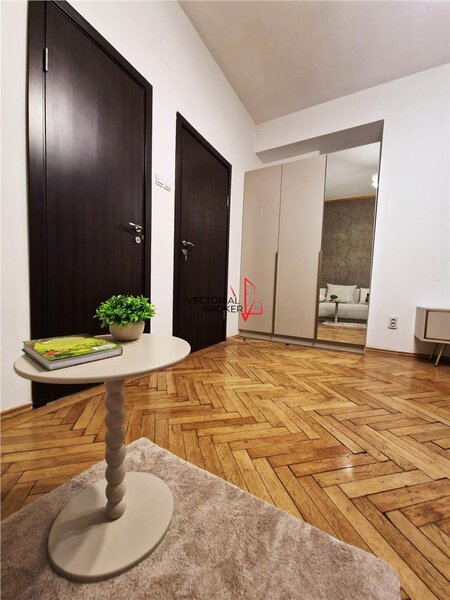 Universitate, Maria Rosetti, garsoniera ultracentrala locuinta sau salon.